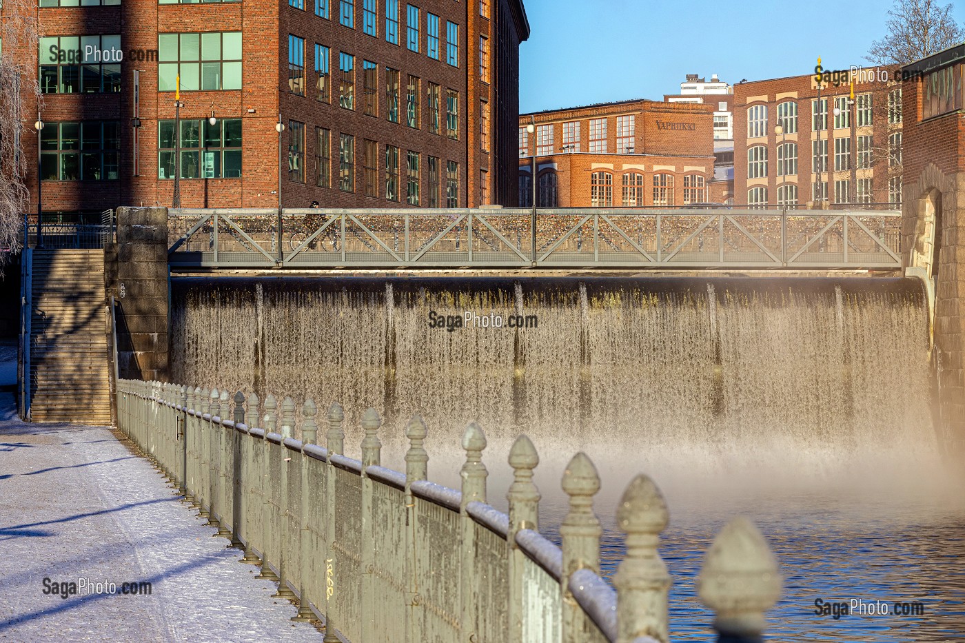 PROMENADE DES ECLUSES DE L'AMOUR, CHUTES DE TAMMERKOSTKI A COTE DE LA CENTRALE HYDRO-ELECTRIQUE, TAMPERE, FINLANDE, EUROPE 