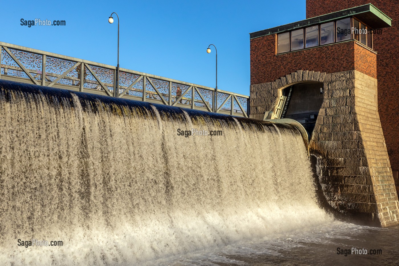 PROMENADE DES ECLUSES DE L'AMOUR, CHUTES DE TAMMERKOSTKI A COTE DE LA CENTRALE HYDRO-ELECTRIQUE, TAMPERE, FINLANDE, EUROPE 