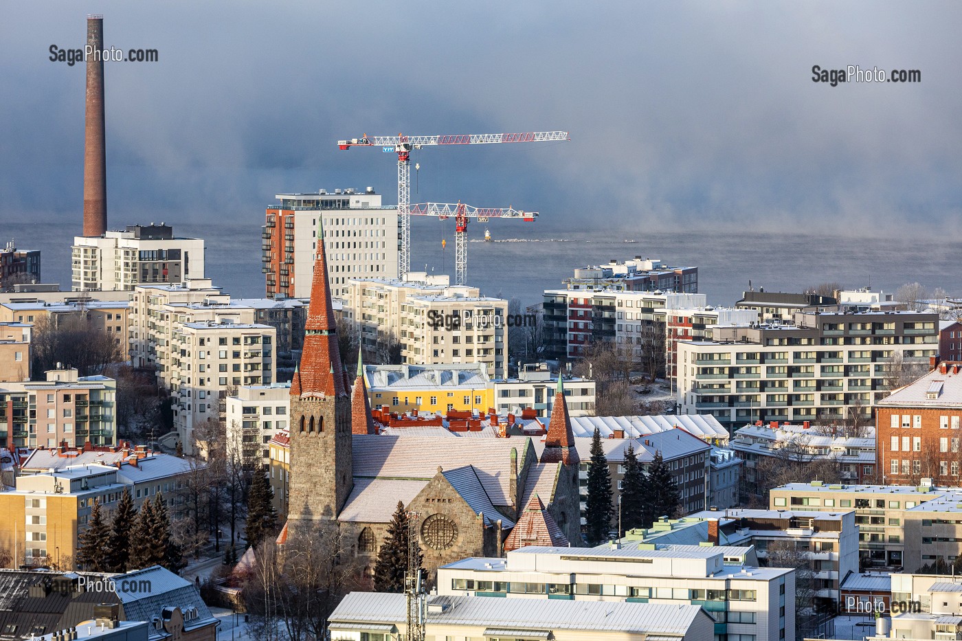 CENTRE-VILLE ET CATHEDRALE DEPUIS LE BAR PANORAMIQUE MORO SKY BAR, TAMPERE, FINLANDE, EUROPE 