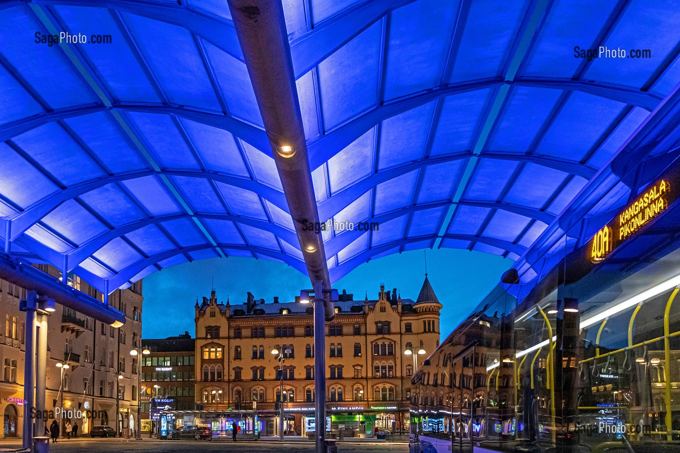 STATION CENTRALE DES BUS PLACE DE LA MAIRIE (HOTEL DE VILLE), TAMPERE, FINLANDE, EUROPE 