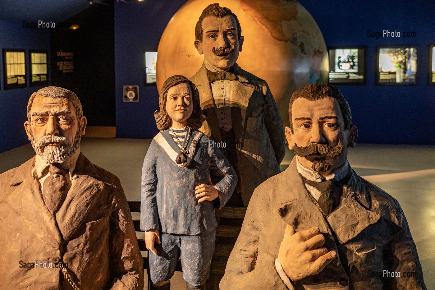 SALLE D'EXPOSITION SUR L'USINE BOHIN, LA FAMILLE ET SON IMPLANTATION DANS LE MONDE (PLANISPHERE), USINE DE LA MANUFACTURE BOHIN, CONSERVATOIRE VIVANT DE L’AIGUILLE ET DE L’EPINGLE, SAINT-SULPICE-SUR-RISLE, ORNE (61), FRANCE 