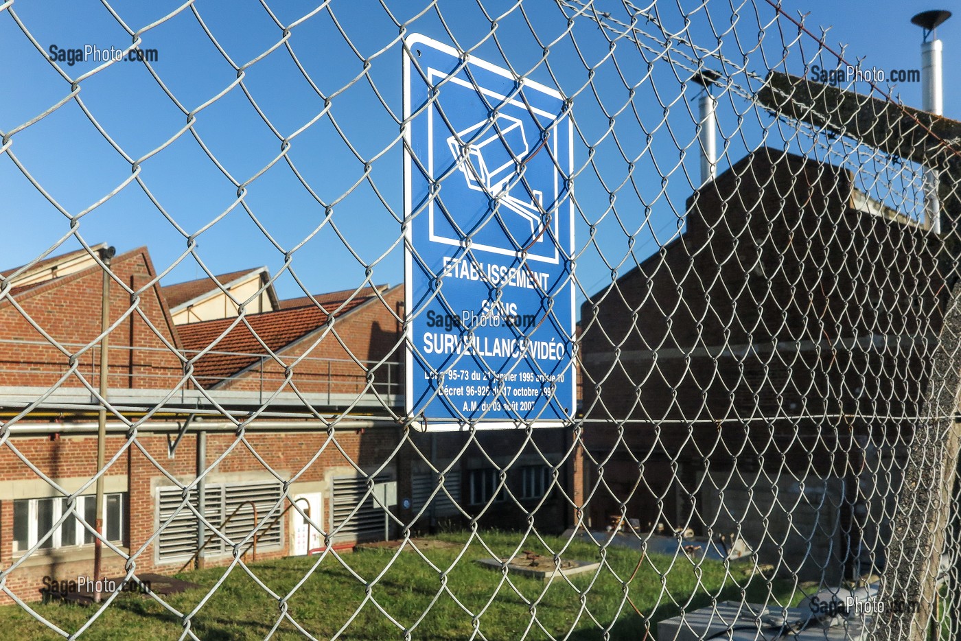 ETABLISSEMENT SECURISE SOUS SURVEILLANCE VIDEO, USINE EUROFOIL, SOCIETE SPECIALISEE DANS LA METALLURGIE DE L'ALUMINIUM, RUGLES, EURE, NORMANDIE, FRANCE 