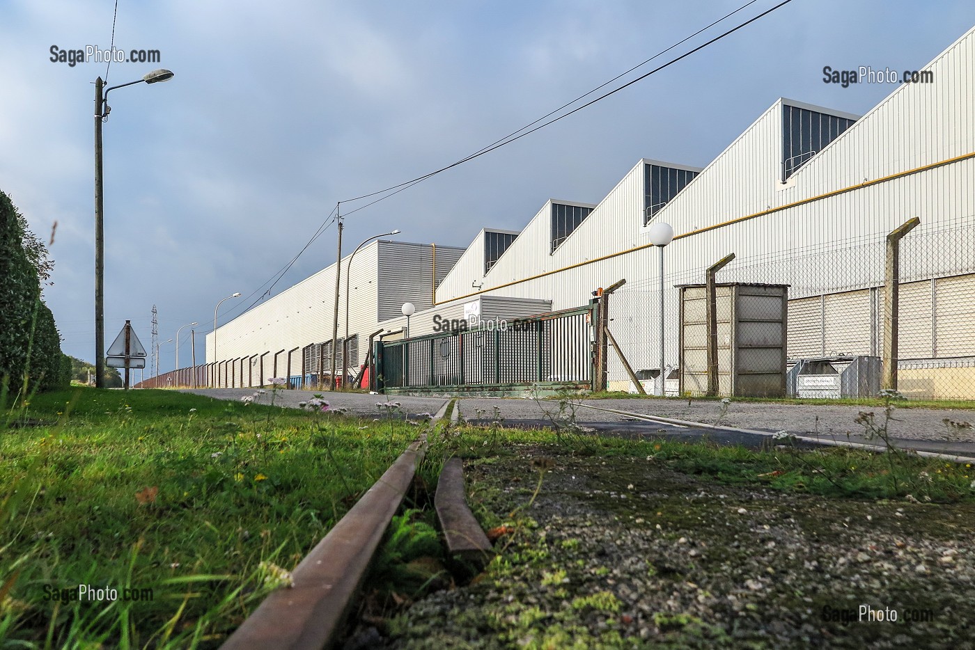 USINE EUROFOIL, SOCIETE SPECIALISEE DANS LA METALLURGIE DE L'ALUMINIUM, RUGLES, EURE, NORMANDIE, FRANCE 