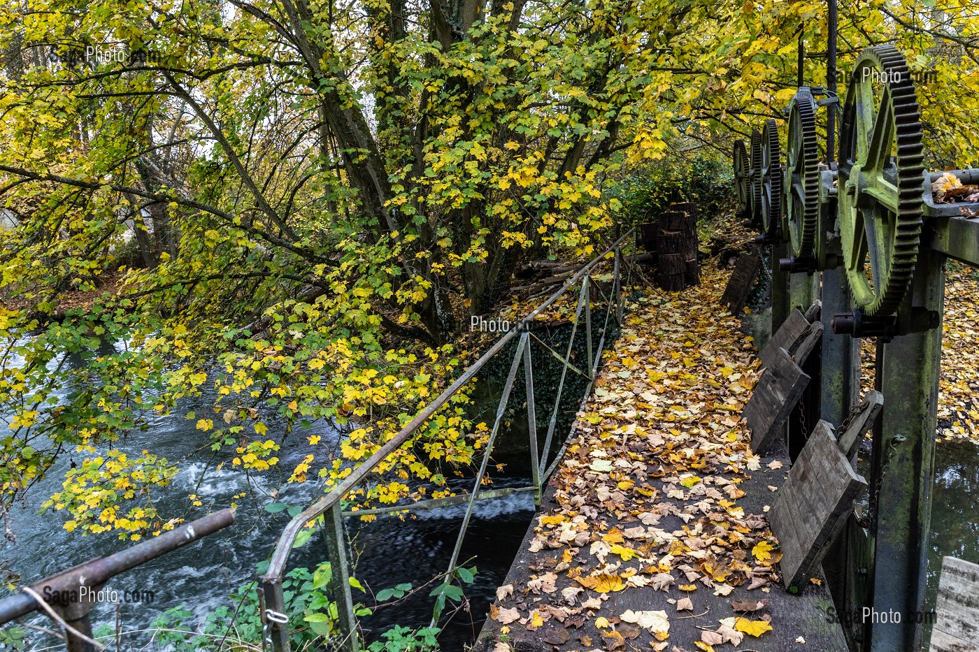 VANNAGE SUR LA RISLE  POUR ALIMENTER UNE FORGE, NORMANDIE, FRANCE 