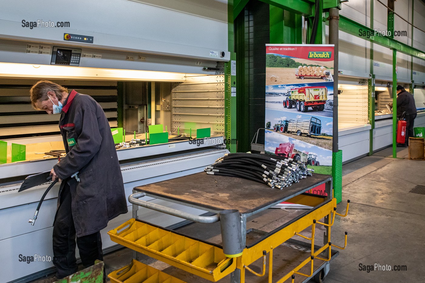 KARDEX POUR LE STOCKAGE DES PIECES POUR LA FABRICATION DE REMORQUES ET MATERIEL AGRICOLES, ENTREPRISE JLB LEBOUCH, LA VIEILLE-LYRE, EURE, NORMANDIE, FRANCE 