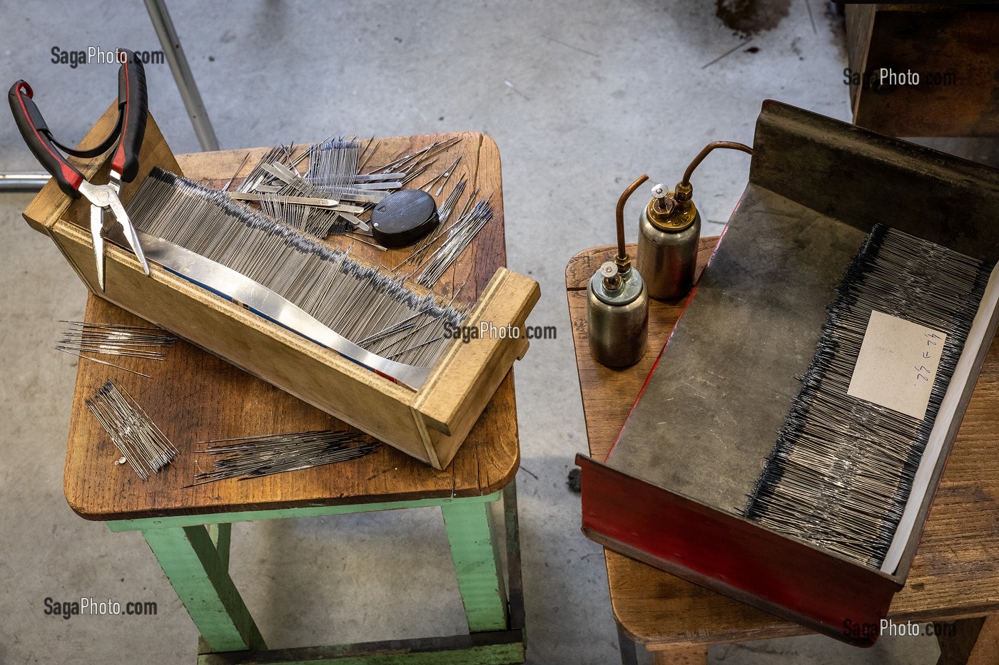 AIGUILLES A L'ATELIER DE POLISSAGE, USINE DE LA MANUFACTURE BOHIN, CONSERVATOIRE VIVANT DE L’AIGUILLE ET DE L’EPINGLE, SAINT-SULPICE-SUR-RISLE, ORNE (61), FRANCE 