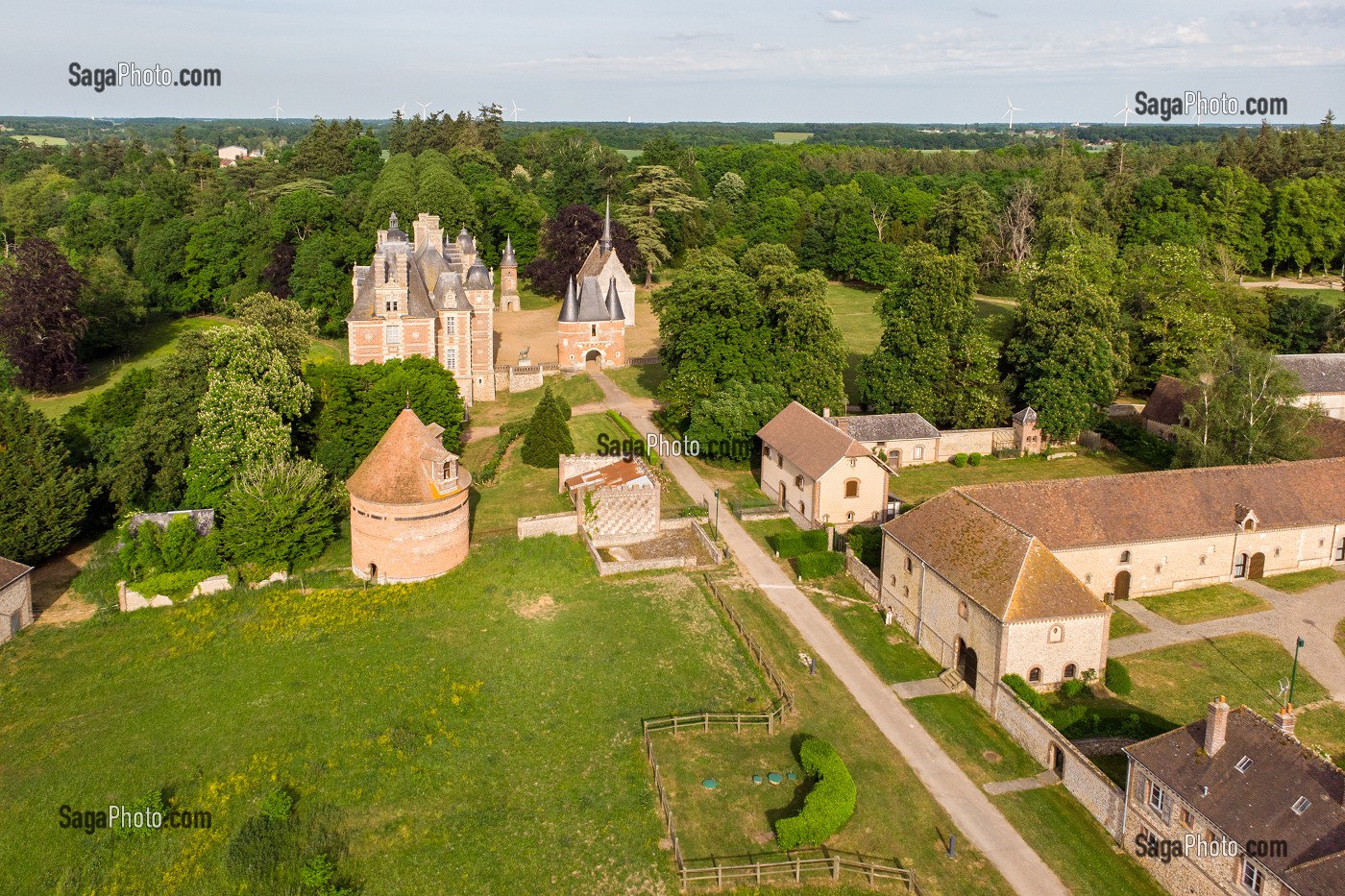 CHATEAU DE CHAMBRAY DU XVI EME SIECLE, SITE CLASSE AUX MONUMENTS HISTORIQUES FRANCAIS QUI ABRITE DANS SON DOMAINE LE LYCEE AGRICOLE, MESNIL-SUR-ITON, EURE, NORMANDIE, FRANCE 