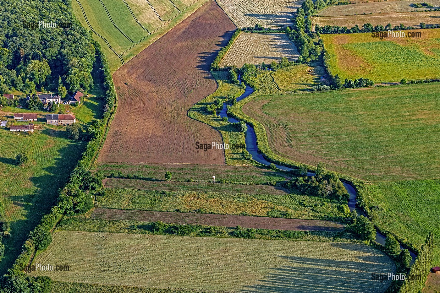 LA VALLEE DE LA RISLE, NEAUFLES-AUVERGNY, EURE, NORMANDIE, FRANCE 