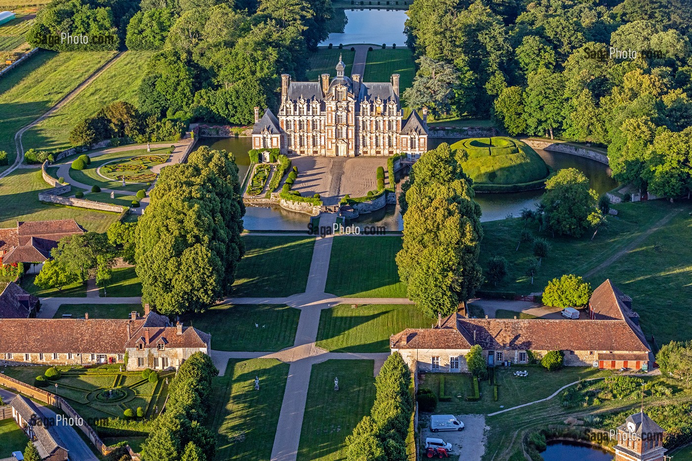 CHATEAU DE BEAUMESNIL DU XVII EME SIECLE, EPOQUE LOUIS XIII EN BRIQUES ET PIERRE, EURE, NORMANDIE, FRANCE 