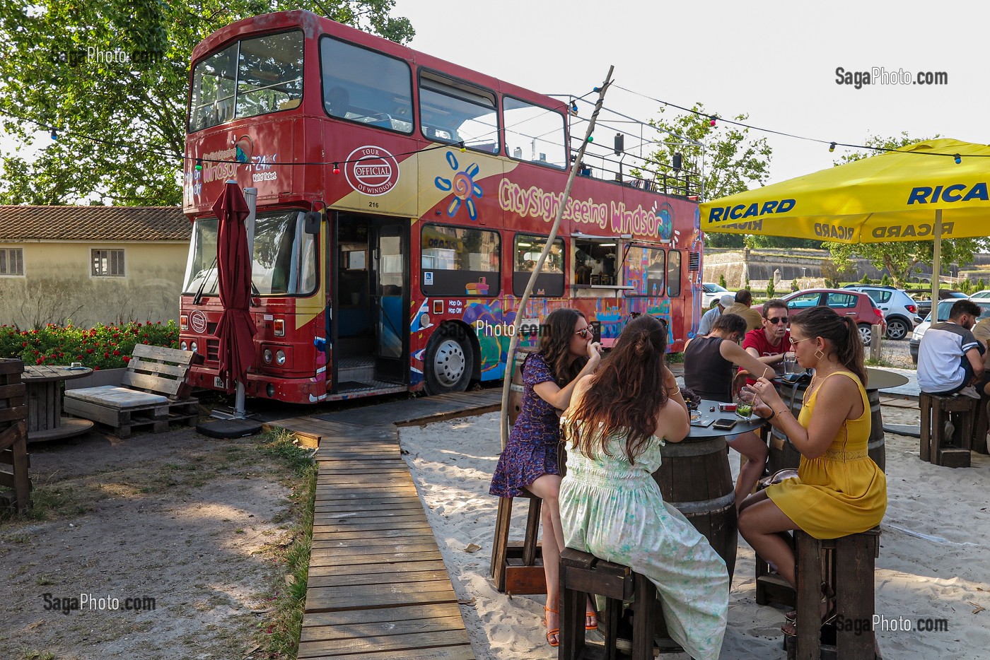 BAR TAPAS, LE BUS DU CARRELET EN BORDURE DE LA GIRONDE, BLAYE, GIRONDE, FRANCE 