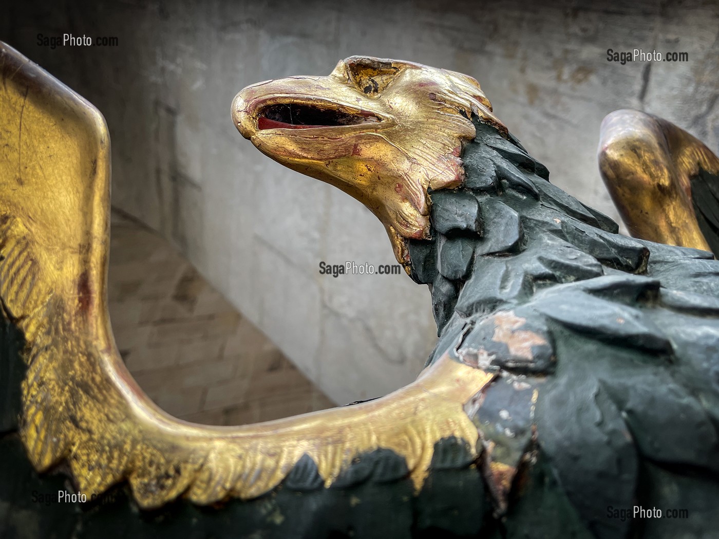 L'AIGLE DORE DU LUTRIN DE PRIERE, ABBAYE DU BEC, LE BEC-HELLOUIN, EURE, NORMANDIE, FRANCE 