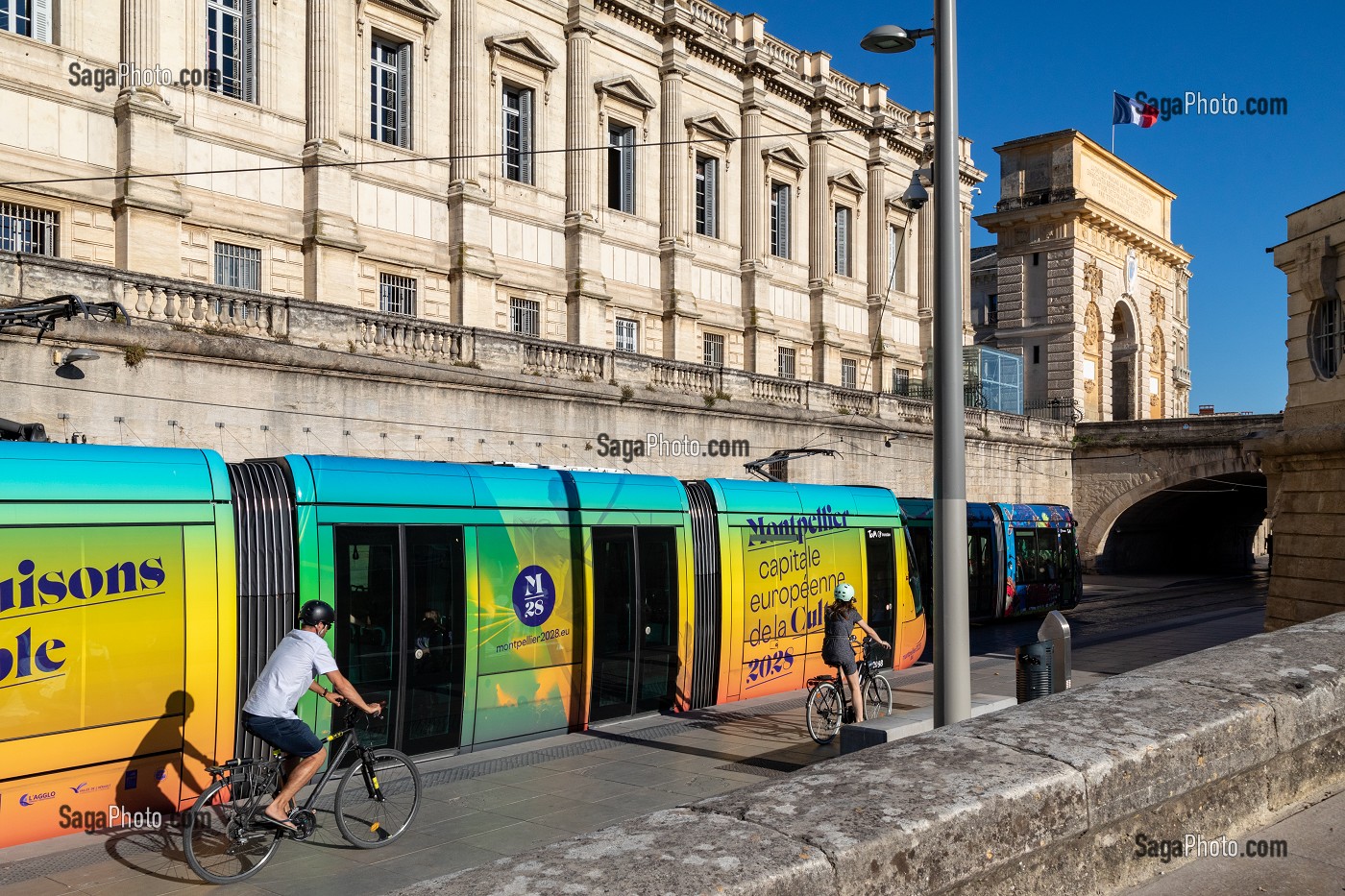 TRAMWAY ANNONCANT LA VILLE DE MONTPELLIER COMME CAPITALE DE LA CULTURE EN 2028, MONTPELLIER, HERAULT, OCCITANIE, FRANCE 