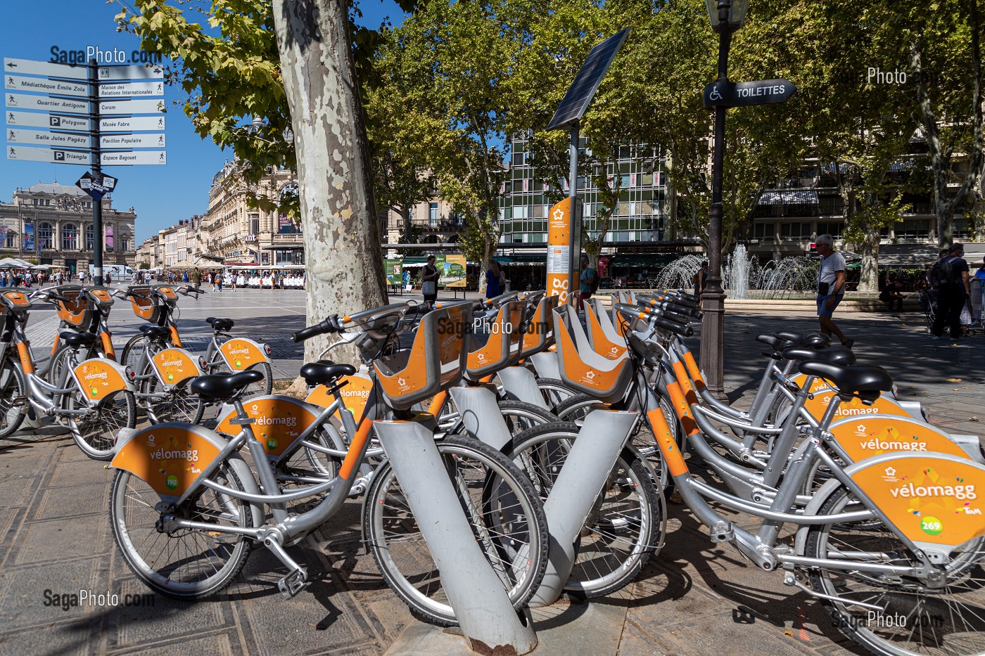 STATION VELOMAGG DE LA PLACE DE LA COMEDIE, LOCATION LIBRE SERVICE DE VELOS, MONTPELLIER, HERAULT, OCCITANIE, FRANCE 