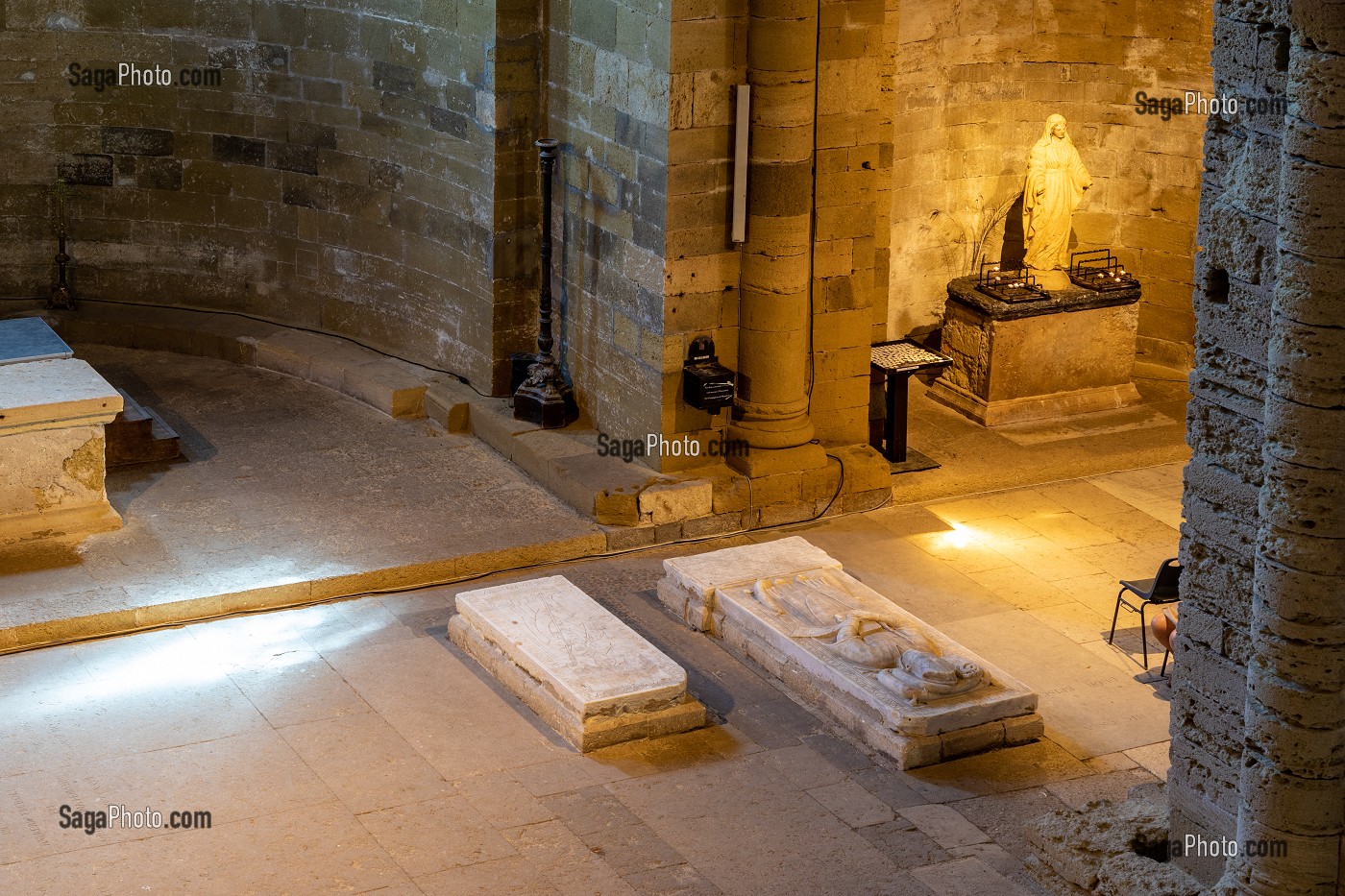 INTERIEUR DE LA CATHEDRALE DE MAGUELONE, EGLISE INSULAIRE RESTAUREE, VILLENEUVE-LES MAGUELONE, HERAULT, OCCITANIE, FRANCE 