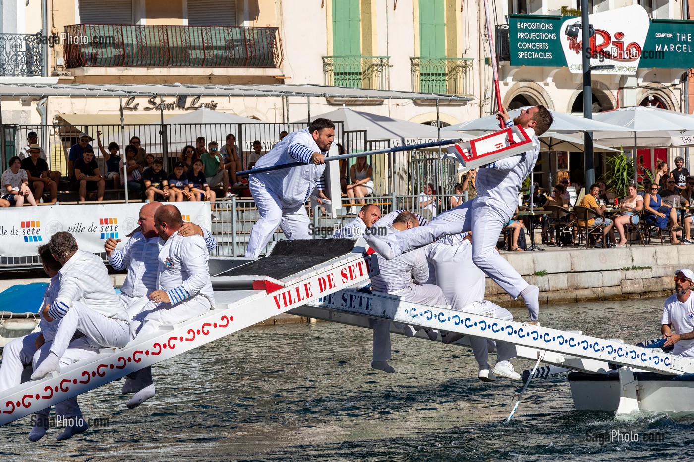 BARQUE AUX COULEURS TOURNOI DE JOUTES NAUTIQUES LANGUEDOCIENNES, SETE, HERAULT, OCCITANIE, FRANCE 