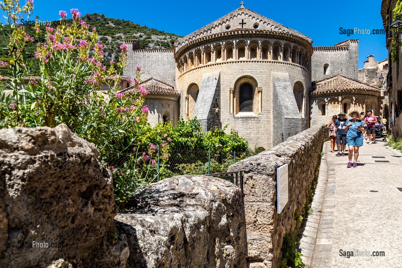 PETITE RUELLE DU VILLAGE, SAINT-GUILHEM-LE-DESERT, CLASSE PLUS BEAU VILLAGE DE FRANCE, HERAULT, OCCITANIE, FRANCE 