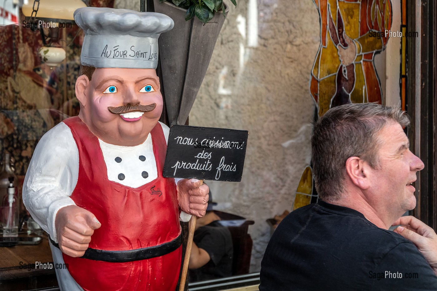 RESTAURANT AU FOUR SAINT-LOUIS, CUISINE DE PRODUITS FRAIS, CARCASSONNE, AUDE, OCCITANIE, FRANCE 