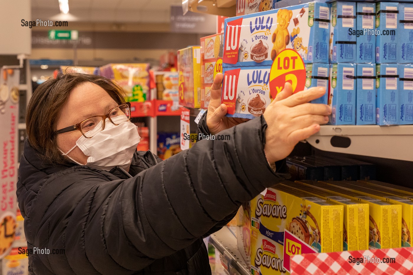 COURSES AU SUPERMARCHE, AUTONOMIE, FOYER D'HEBERGEMENT POUR ADULTES EN SITUATION DE HANDICAP INTELLECTUEL, RESIDENCE LA CHARENTONNE, ADAPEI27, BERNAY, EURE, NORMANDIE, FRANCE 