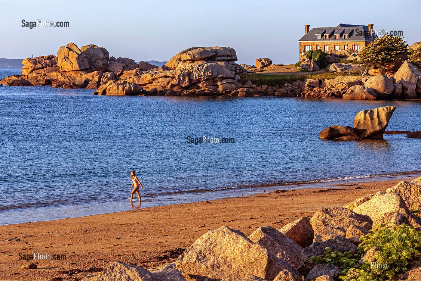 PLAGE DE GRANITE, GREVE DE TOUL DREZ, POINTE DE L'ILE RENOTE, TREGASTEL, COTE DE GRANIT ROSE, COTES-D’ARMOR, BRETAGNE, FRANCE 