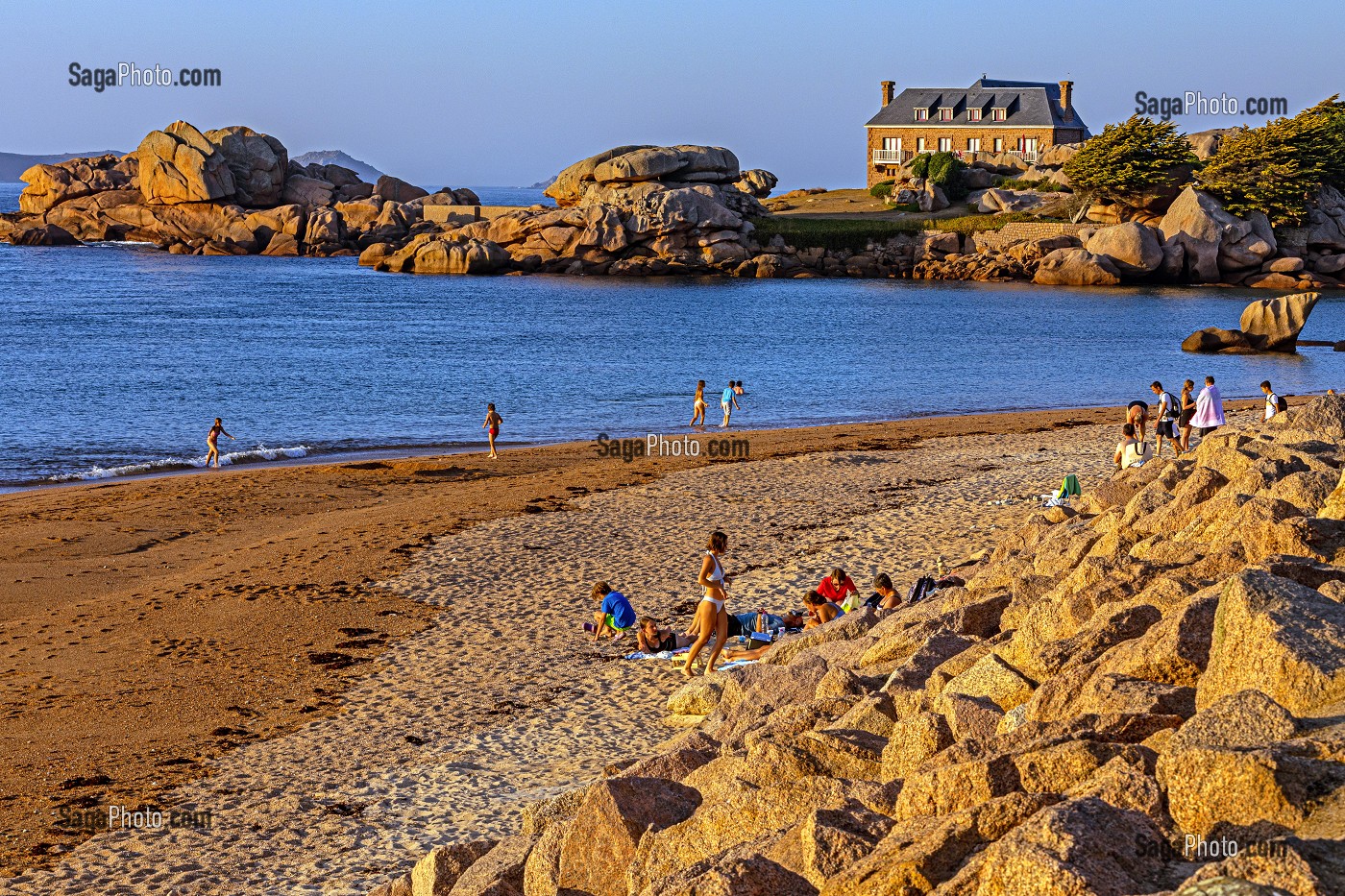 PLAGE DE GRANITE, GREVE DE TOUL DREZ, POINTE DE L'ILE RENOTE, TREGASTEL, COTE DE GRANIT ROSE, COTES-D’ARMOR, BRETAGNE, FRANCE 