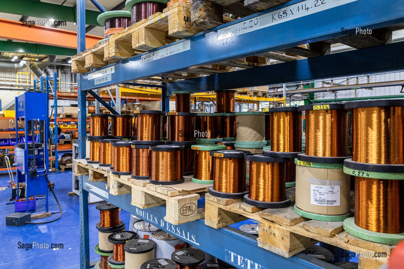 BOBINES DE CUIVRES POUR LA FABRICATION DE CONDENSATEURS, ENTREPRISE REGNARD TECHNOLOGIES, L'AIGLE, ORNE, NORMANDIE, FRANCE 