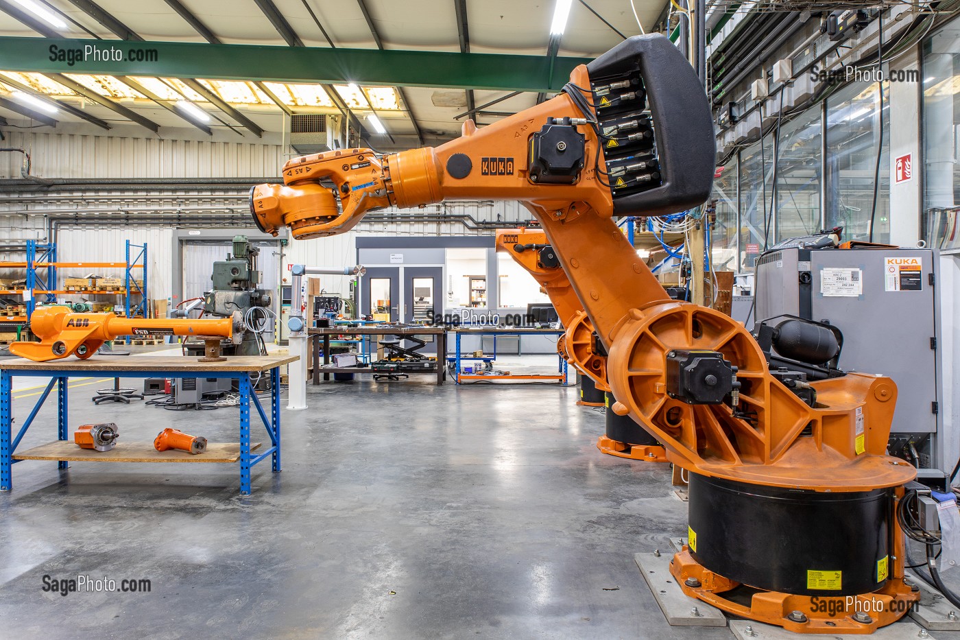 MAINTENANCE DE SERVOMOTEURS ET REDUCTEURS POUR ROBOTS ET MACHINE A COMMANDE NUMERIQUE, ENTREPRISE REGNARD TECHNOLOGIES, L'AIGLE, ORNE, NORMANDIE, FRANCE 