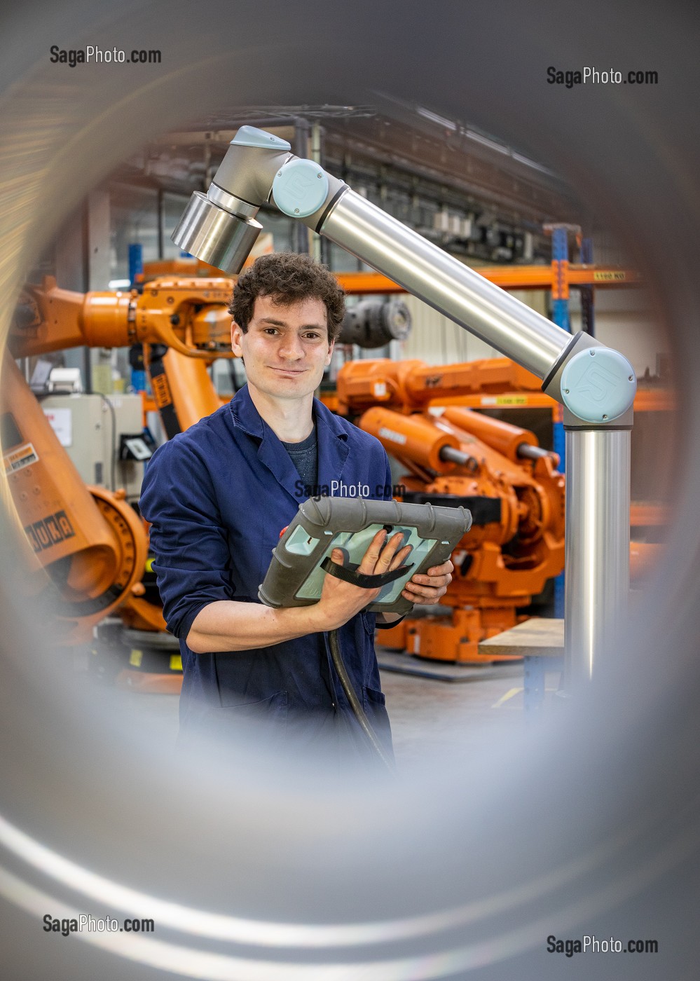 FLORENT, INGENIEUR METHODES DE REPARATION DE ROBOTS, ENTREPRISE REGNARD TECHNOLOGIES, L'AIGLE, ORNE, NORMANDIE, FRANCE 