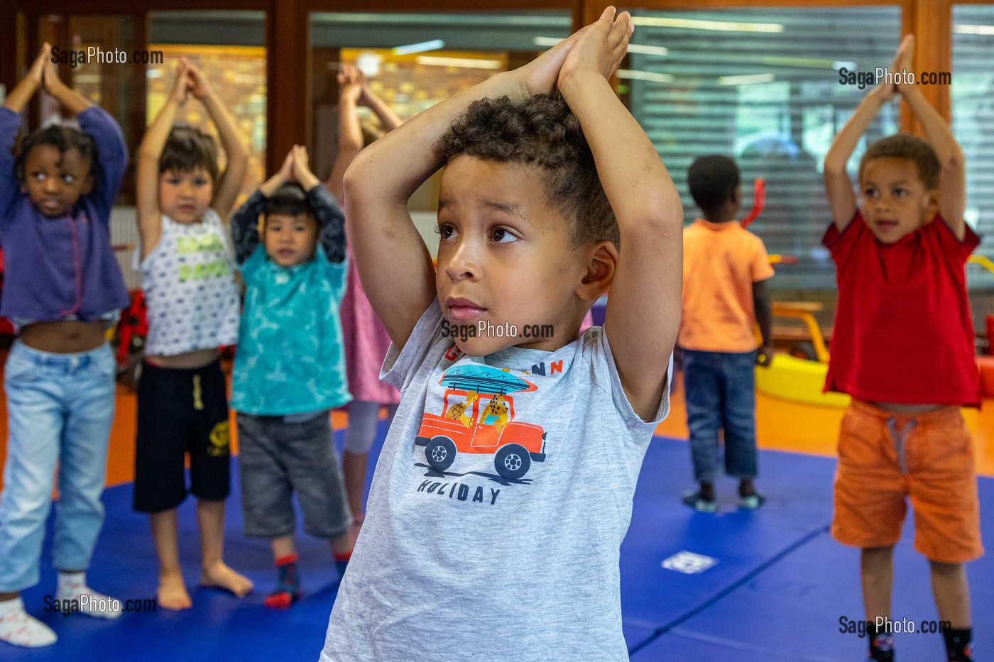 SPORT ET DETENTE YOGA, INTEGRATION DES ENFANTS EN DIFFICULTE A L'ECOLE PUBLIQUE, HANDICAP PSYCHIQUE LEGER, ECOLE MATERNELLE ROGER SALENGRO, LOUVIERS, EURE, NORMANDIE, FRANCE 