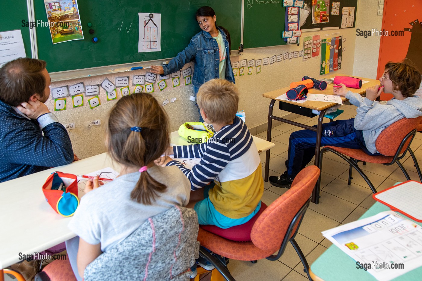 INTEGRATION DES ENFANTS EN DIFFICULTE, HANDICAP PSYCHIQUE LEGER, CLASSE UEE, UNITE D'ENSEIGNEMENT EXTERNALISE, UNITE LOCALISEES D'INCLUSION SCOLAIRE, ADAPEI27, ECOLE PRIMAIRE DE LOUVIERS, EURE, NORMANDIE, FRANCE 