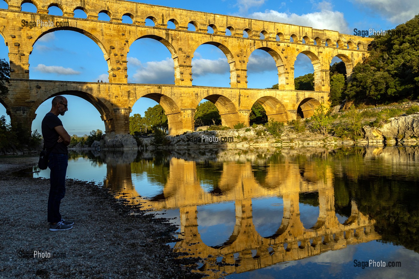 PONT DU GARD A TROIS NIVEAUX, ANCIEN AQUEDUC ROMAIN DU PREMIER SIECLE QUI ENJAMBE LE GARDON, CLASSE MONUMENT HISTORIQUE, VERS-PONT-DU-GARD, FRANCE 