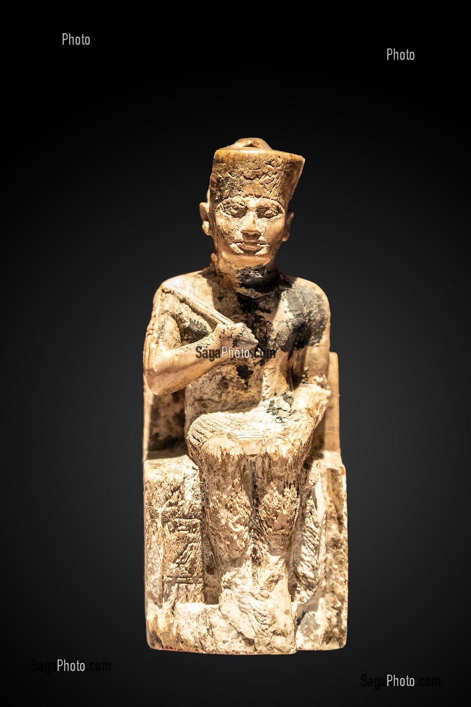 PETITE STATUE DU PHARAON KHEOPS DE 7 CENTIMETRES, MUSEE EGYPTIEN DU CAIRE CONSACRE A L'ANTIQUITE EGYPTIENNE, LE CAIRE, EGYPTE, AFRIQUE 