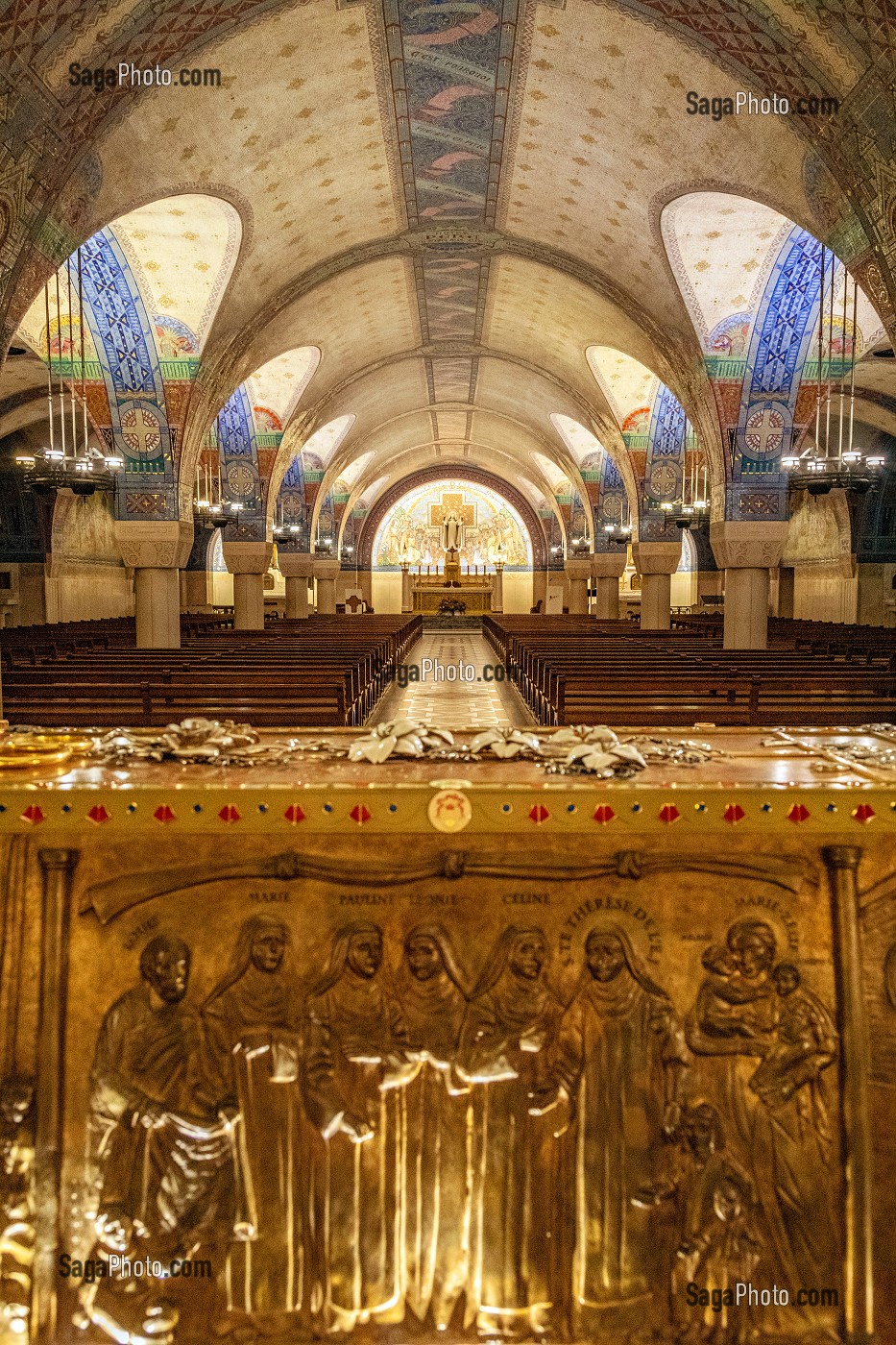 RELIQUAIRE, CRYPTE DE LA BASILIQUE SAINTE-THERESE DE LISIEUX, DEDIEE A SAINT-LOUIS ET ZELIE MARTIN, LES PARENTS DE LA SAINTE, HAUT-LIEU DE PELERINAGE, LISIEUX, PAYS D'AUGE, NORMANDIE, FRANCE 