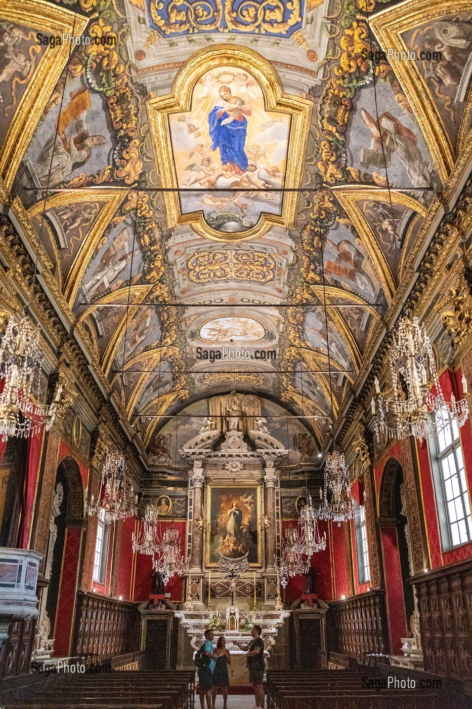 INTERIEUR BAROQUE D'UNE EGLISE AVEC PLAFOND PEINT VOUTE, BASTIA