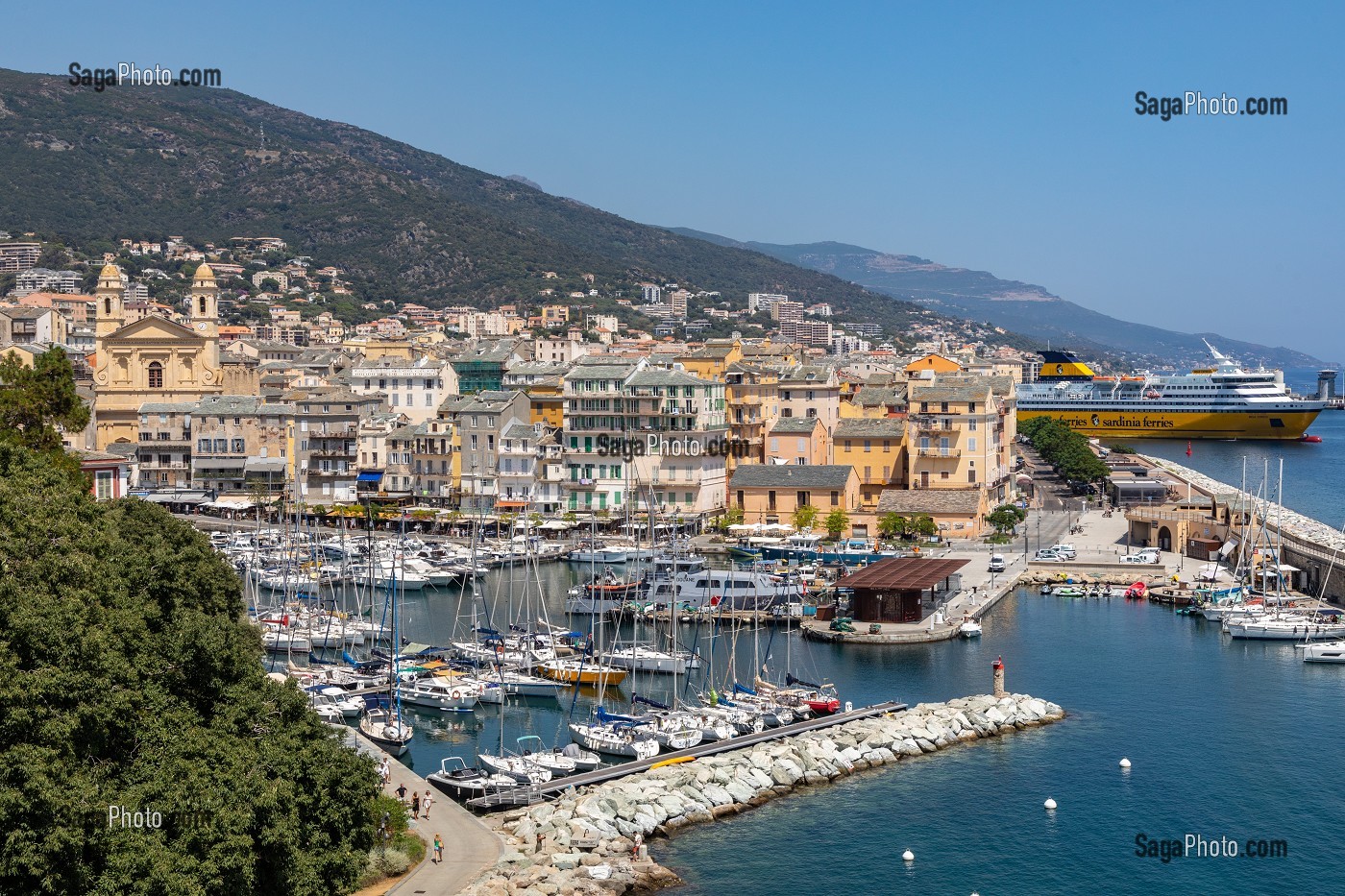VIEUX PORT ET PORT DE PLAISANCE DE BASTIA VUS DE LA CITADELLE, CORSE