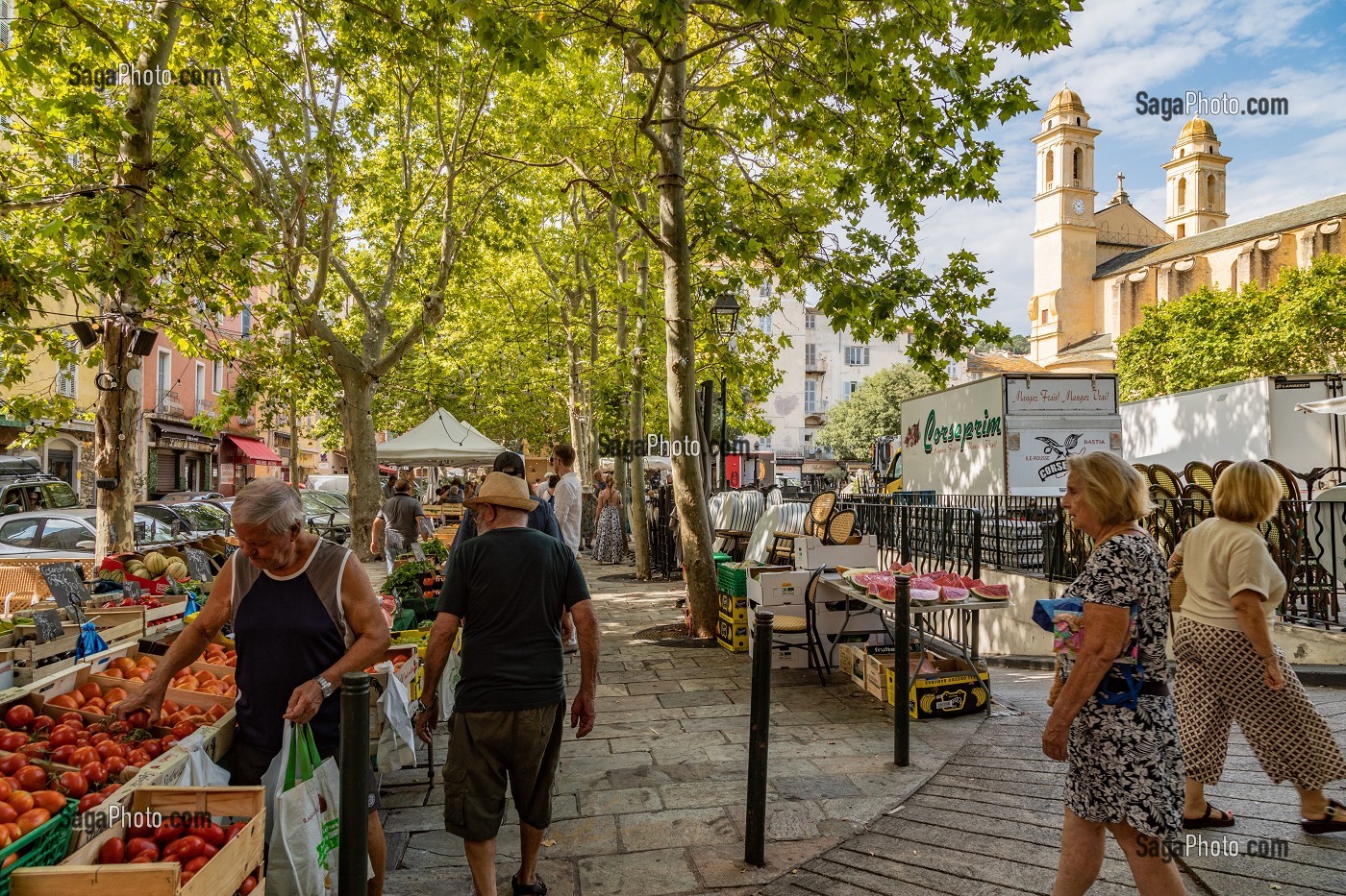 MARCHE TRADITIONNEL SUR LA PLACE DU MARCHE A BASTIA