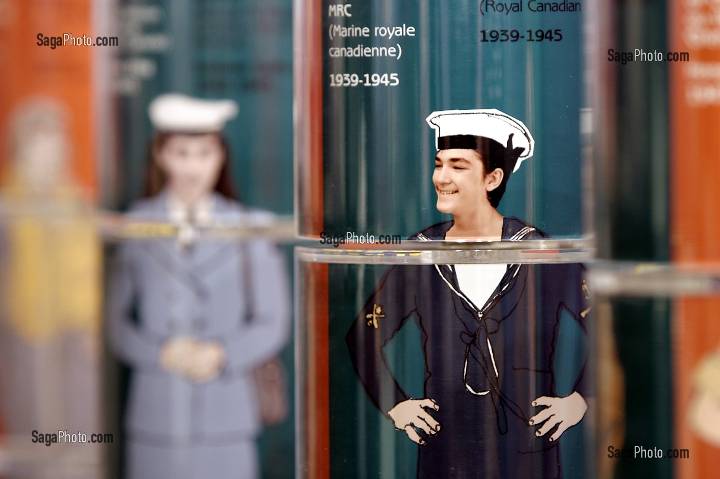 CENTRE JUNO BEACH, VISITE VIRTUEL AVEC PIERRE ET MADELEINE, COURSEULLES-SUR-MER, SITE DU DEBARQUEMENT DU 06 JUIN 1944, NORMANDIE, FRANCE 