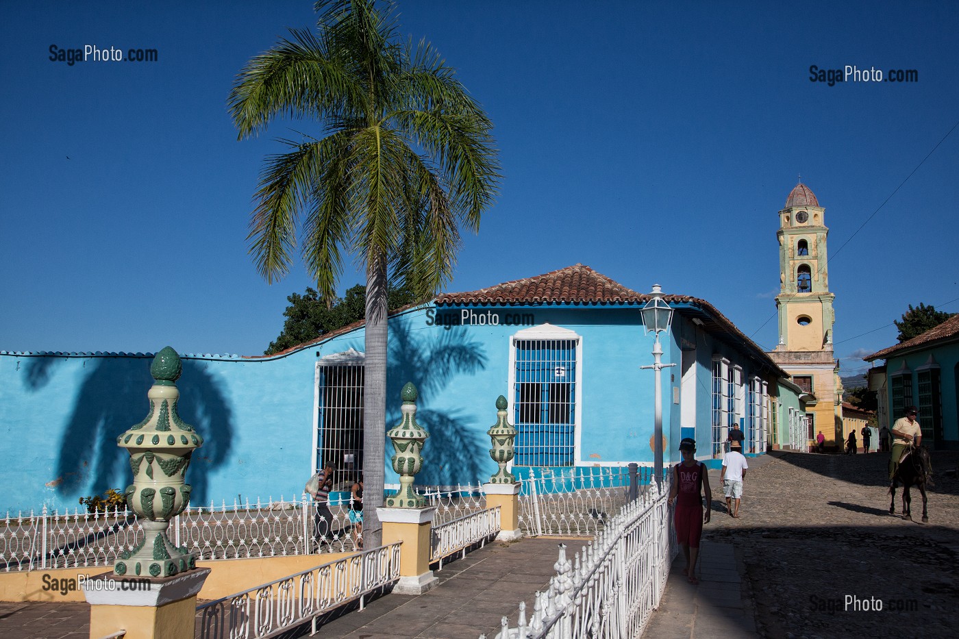 SCENE DE RUE PRES DE L'EGLISE DU CONVENT SAINT-FRANCOIS D'ASSISE, TRINIDAD, CLASSEE AU PATRIMOINE MONDIAL DE L’HUMANITE PAR L’UNESCO, CUBA, CARAIBES 