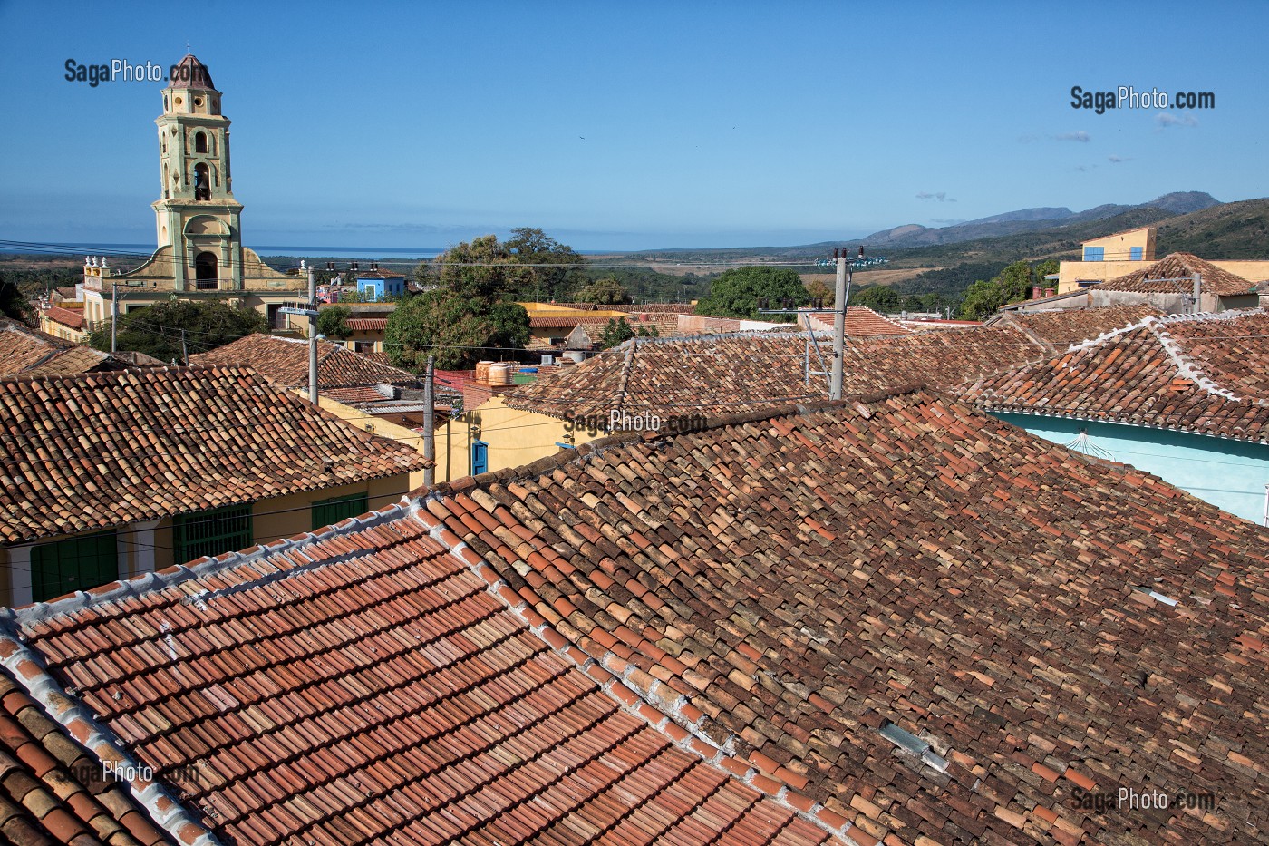 TOITS EN TUILES ROUGES ET CLOCHER DE L'EGLISE DU CONVENT SAINT-FRANCOIS D'ASSISE, TRINIDAD, CLASSEE AU PATRIMOINE MONDIAL DE L’HUMANITE PAR L’UNESCO, CUBA, CARAIBES 