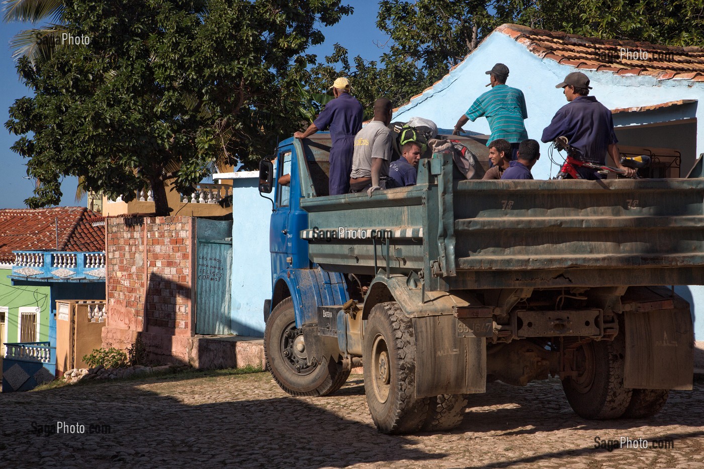 CAMION EMMENANT LES OUVRIERS SUR UN CHANTIER, TRINIDAD, CLASSEE AU PATRIMOINE MONDIAL DE L’HUMANITE PAR L’UNESCO, CUBA, CARAIBES 