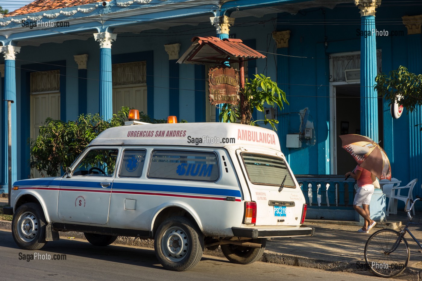 AMBULANCE CUBAINE (AMBULANCIA DE URGENCIAS SAN ANDRES), VINALES, CUBA, CARAIBES 