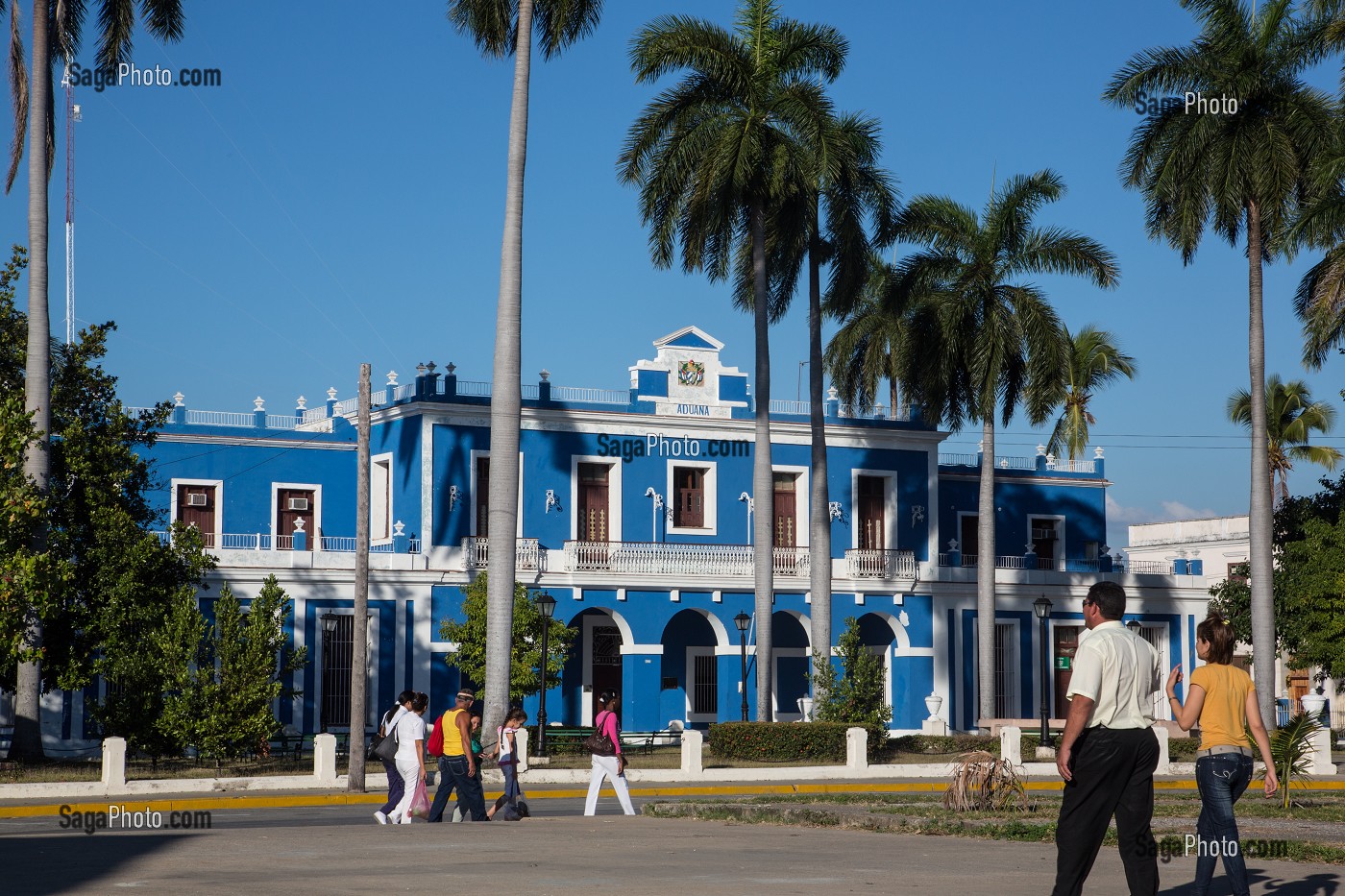 DOUANES SUR LE PORT DE CIENFUEGOS, ANCIENNE VILLE PORTUAIRE PEUPLEE PAR LES FRANCAIS AU 19EME SIECLE ET CLASSEE AU PATRIMOINE MONDIAL DE L'HUMANITE PAR L'UNESCO, CUBA, CARAIBES 