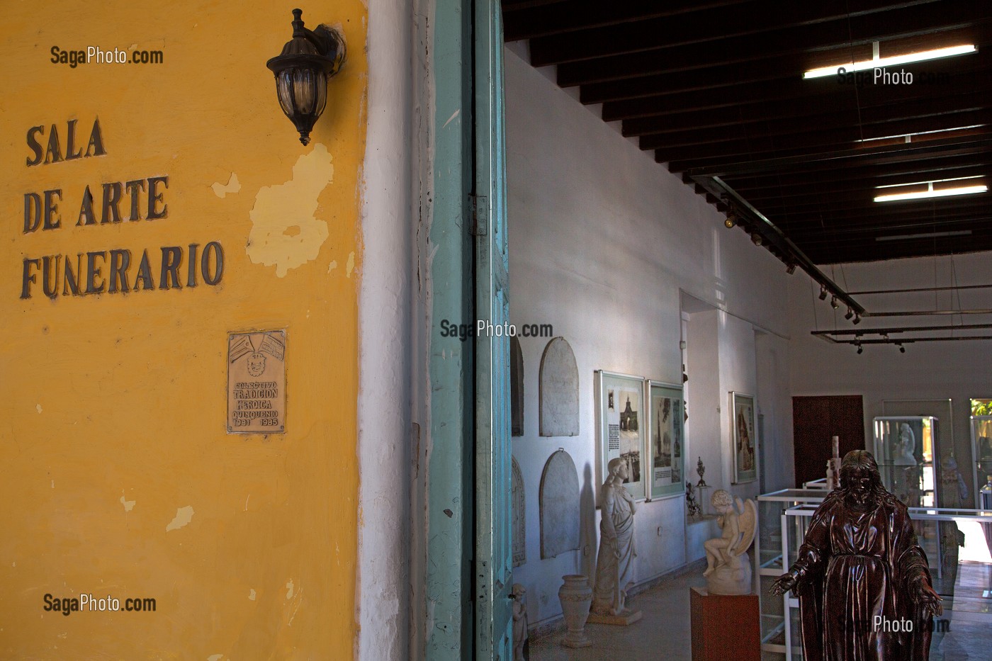 SALLE DE L'ART FUNERAIRE (SALA DE ARTE FUNERARIO), CIMETIERE CHRISTOPHE COLOMB (CIMITERO), L'UN DES PLUS GRANDS CIMETIERES AU MONDE, QUARTIER DU VEDADO, LA HAVANE, CUBA, CARAIBES 