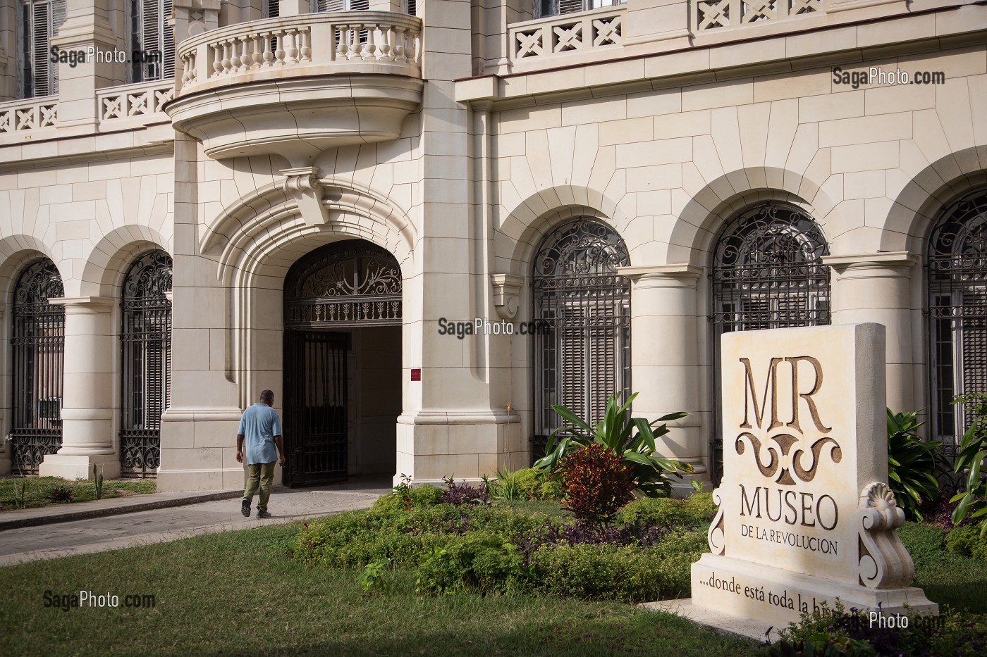 ENTREE DU MUSEO DE LA REVOLUTION ABRITE DANS L'EX-PALAIS PRESIDENTIEL, LA HAVANE, CUBA, CARAIBES 
