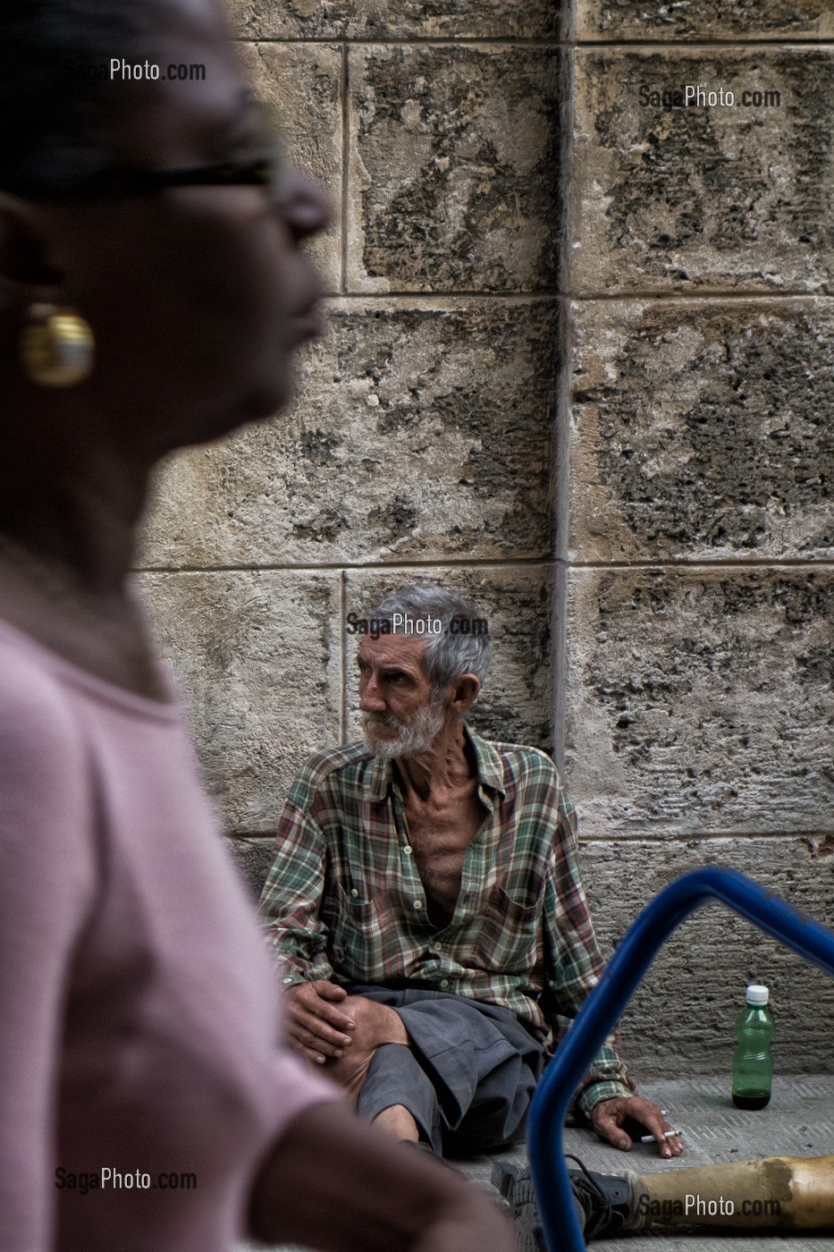 MENDIANT INFIRME DANS LA RUE OBISPO, LA HAVANE, CUBA, CARAIBES 