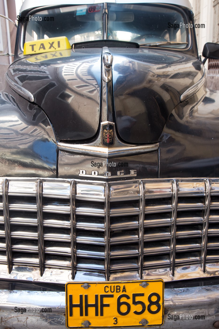 PLAQUE D'IMMATRICULATION SUR UNE VIEILLE VOITURE AMERICAINE, LA HAVANE, CUBA, CARAIBES 