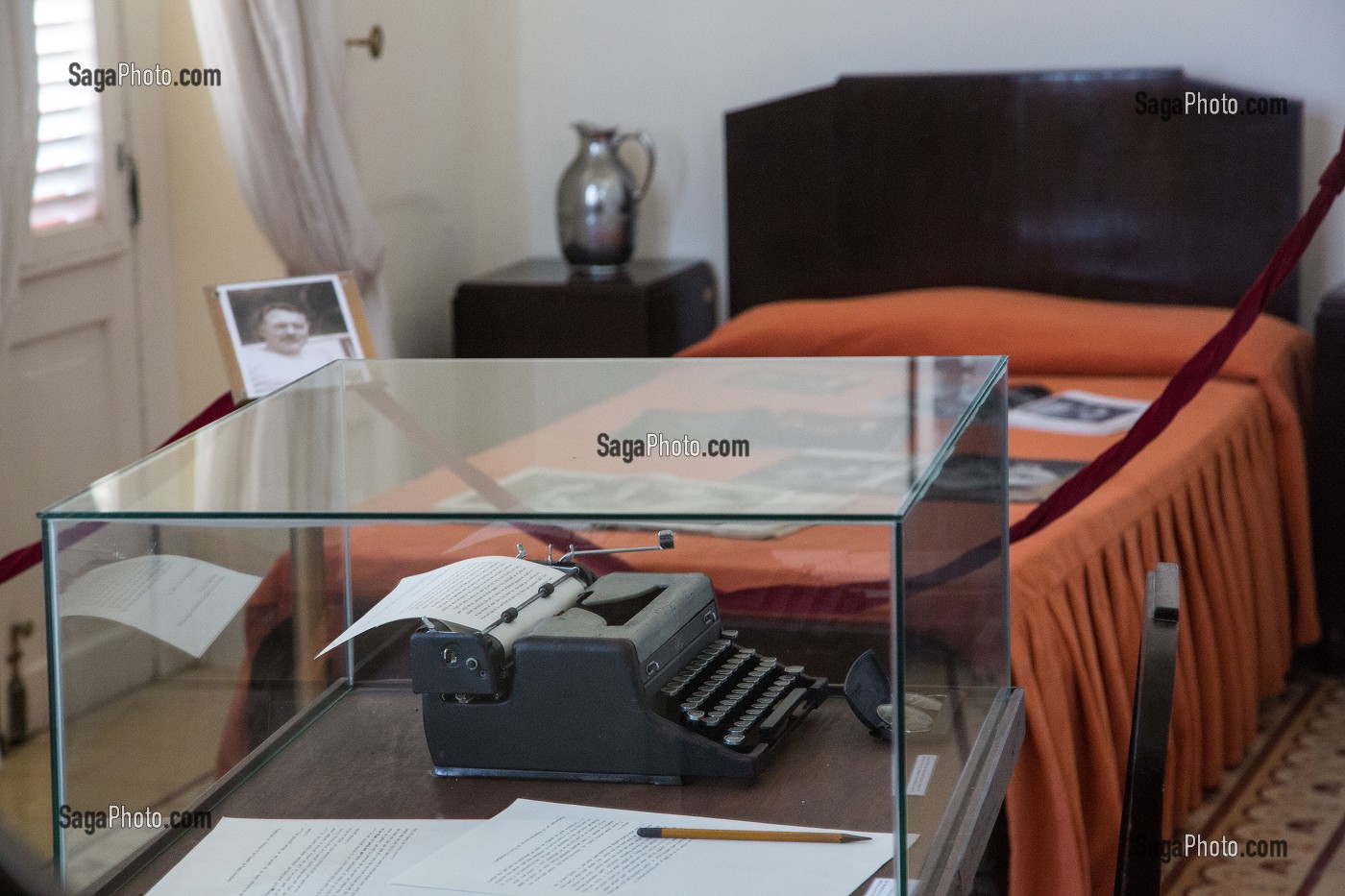 MACHINE A ECRIRE D'ERNEST HEMINGWAY (1899-1961), ECRIVAIN ET JOURNALISTE AMERICAIN, CHAMBRE 511 DE L'HOTEL AMBOS MUNDOS OU IL VECUT DANS LES ANNEES 30, CALLE DEL OBISPO, HABANA VIEJA, LA HAVANE, CUBA, CARAIBES 