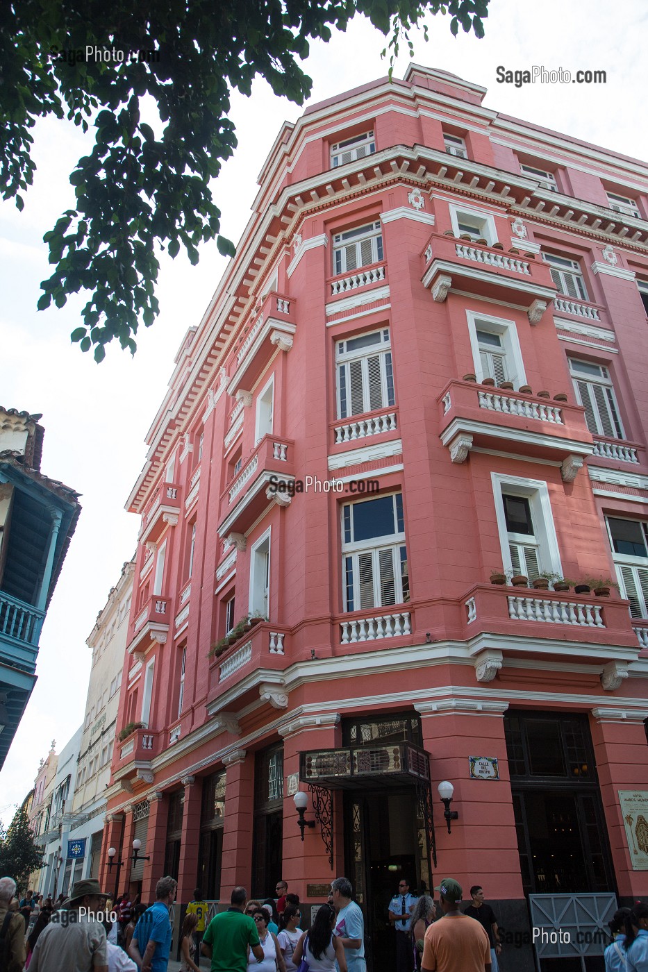 ENTREE DE L'HOTEL AMBOS MUNDOS OU VECUT ERNEST HEMINGWAY (1899-1961), ECRIVAIN ET JOURNALISTE AMERICAIN, DANS LES ANNEES 30, CALLE DEL OBISPO, HABANA VIEJA, LA HAVANE, CUBA, CARAIBES 