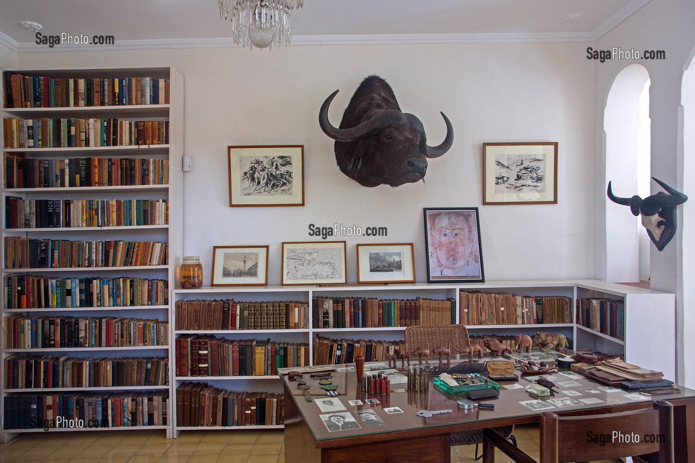 BUREAU DE LA FINCA VIGIA, MAISON ACHETE PAR ERNEST HEMINGWAY (1899-1961), ECRIVAIN ET JOURNALISTE AMERICAIN, DANS LES ANNEES 40, DEVENU SON MUSEE, SAN FRANCISCO DE PAULA, LA HAVANE, CUBA, CARAIBES 