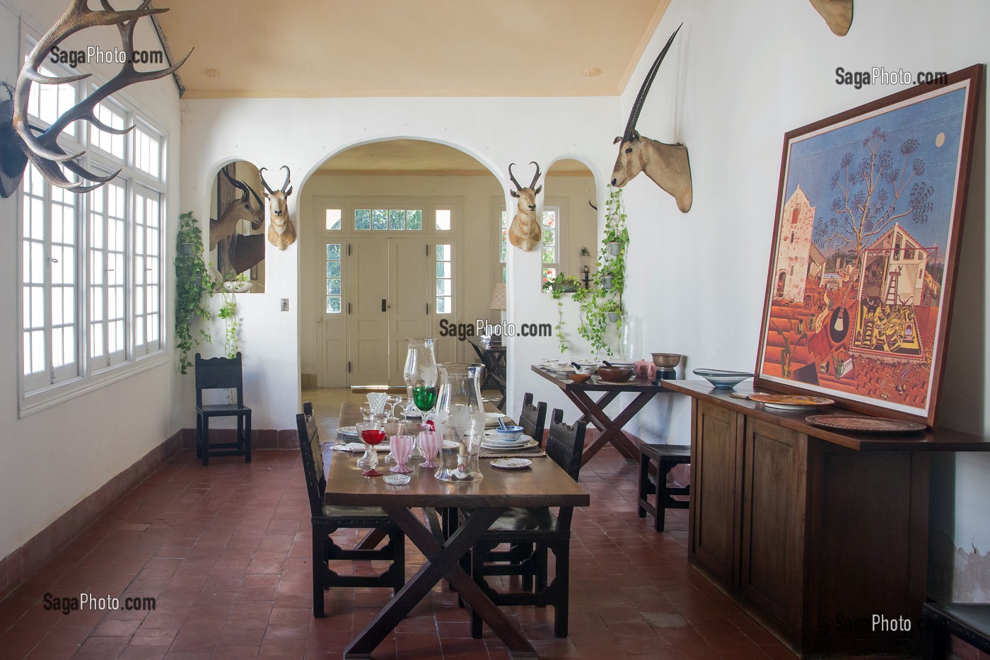 SALLE A MANGER LA FINCA VIGIA, MAISON ACHETE PAR ERNEST HEMINGWAY (1899-1961), ECRIVAIN ET JOURNALISTE AMERICAIN, DANS LES ANNEES 40, DEVENU SON MUSEE, SAN FRANCISCO DE PAULA, LA HAVANE, CUBA, CARAIBES 
