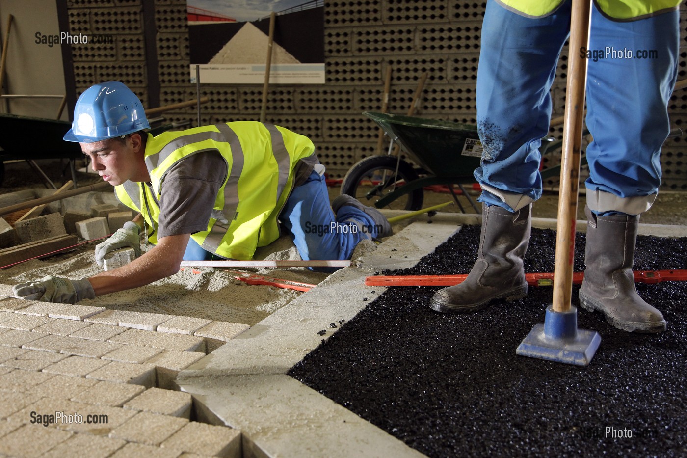 METIER CONSTRUCTEUR DE ROUTES, CONSTRUCTION DE ROUTES, POLE TRAVAUX PUBLICS, 41EMES OLYMPIADES DES METIERS DE BRETAGNE, BREST, FINISTERE (29), FRANCE 